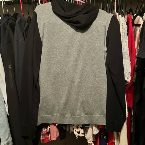 Hurley pullover. - Picture 3 of 3